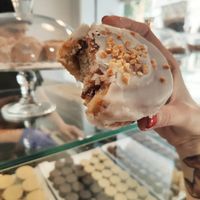 Nice to meet you GF cinnamon roll!! What a pleasure at Hanai Vegana in Barcelona