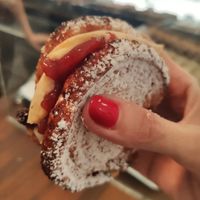 Crunchy pastries filled with vanilla cream & red berries 💕 at Hanai Vegana in Barcelona