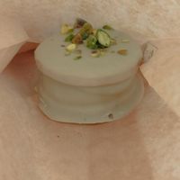 Alfajor pistacho at Hanai Vegana in Barcelona