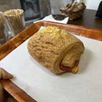 Croissant salato prosciutto e formaggio   at Hanai Vegana in Barcelona