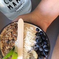 Bowl y agua de coco en Matcha Mama.  at Matcha Mama - Zona Hotelera in Tulum