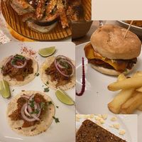 Shitake a feira. Hamburguesa de pulled jackfruit. Tacos de jackfruit. Bizcocho de zanahoria con helado de chocolate.  at TxuKrut Bar in Bilbao