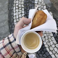 Café solo + mini doughnut 1€   at DUH Vegan in Porto