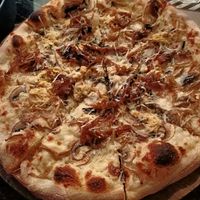 Funghi pizza at Dumbo in Ubud