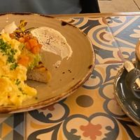 Guacascramble with chai latte with oat milk   at EatMyTrip  in Barcelona