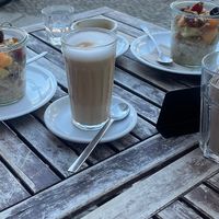 Veganes porridge und Kaffee   at Milchkaffee in Berlin
