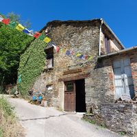 Albergue entrance at Albergue Ecologico El Beso in Lugo