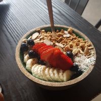 Earth Bowl with kale and spinach at Earthcraft Juicery in Houston