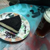 Oreo cheesecake and beer at Veganga in Moscow