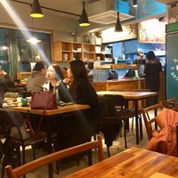 Clean and comfortable at Salad Brothers in Seoul