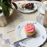 Das Eis von meinem Mann war leider nicht vegan...  at Cookie Jar Cafe in Essen