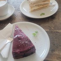 Salted Caramell Peanut Torte, Heidelbeer Kuchen at Cafe Livres in Essen