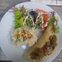 Menú del día: Crepes de champiñones con salsa bechamel, ensalada rusa con lechuga asiática, puré de papas con almendras. at Verde Vital in Bogota