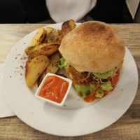 Las hamburguesas son deliciosas y variadas.  La atención y el precio son excelentes. at Verde Vital in Bogota