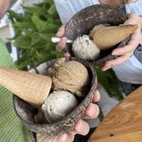 Featuring: café, banana+🥜, veganickers at Chichilí in Guadalajara