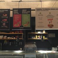 The menu at Yolo Pizza in Valencia