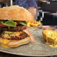 Big Queen Burger at Amarre 69 in Barcelona