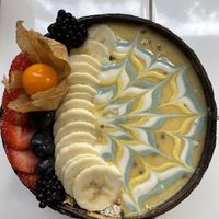 Mango bowl at Rainbowls in Amsterdam