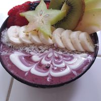 Violet bowl at Rainbowls in Amsterdam