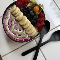 Pink bowl  at Rainbowls in Amsterdam