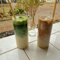 Iced matcha & iced latte at Rainbowls in Amsterdam