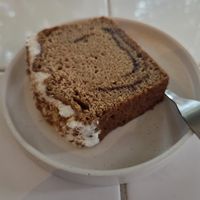 Cinnamon bun cake at Rainbowls in Amsterdam