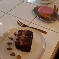 browie, coffee, muffin, chocolate (14€) at Rainbowls in Amsterdam