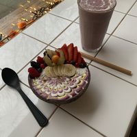 Violet Bowl and a Smoothie! at Rainbowls in Amsterdam
