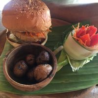 Hamburguesa de coliflor at Musa Cookery in 