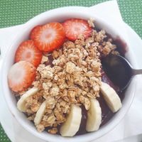 açai bowl topped with granola, banana and strawberrys #Veganuary at Vida Leve in Faro