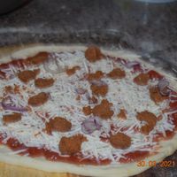 PIZZA CHORIZO ANTES DE HORNO. at Manso Pizzeria in Barcelona