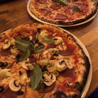 Manso vegana y bacon vegano at Manso Pizzeria in Barcelona