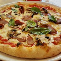 Vegan smoked ham pizza, with basil and mushrooms. at Manso Pizzeria in Barcelona