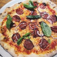 Vegan chorizo and red onion pizza! Very good!😛  at Manso Pizzeria in Barcelona