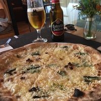 4 quesos veganos at Manso Pizzeria in Barcelona