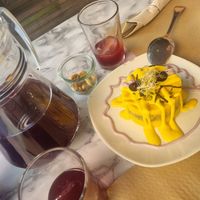 Causa con chicha morada. La chicha morada refrescante, sin duda, para acompañar la comida. La causa es irresistible con su no-atún y ajicito que le da todavía más punch de sabo at Los Andenes Vegan in Madrid