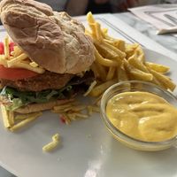 Hamburguesa com milanesa  at Los Andenes Vegan in Madrid