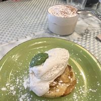 El postre del fons ES-PEC-TA-CU-LAR (suspiro a la limeña)  at Los Andenes Vegan in Madrid