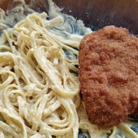 Tallarines con milanesa at Los Andenes Vegan in Madrid