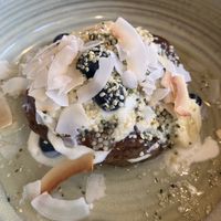 Vegan haverpannekoekjes  at Pura Vida Foodbar  - Midsland in Midsland