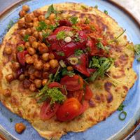 Farinata caprese, vegan variant. Kikkererwtenpannenkoek. at Pura Vida Foodbar  - Midsland in Midsland