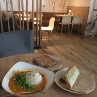 Oriental vegan wrap, grilled vegan sandwich, red coconut curry soup at Dean & David in Trier