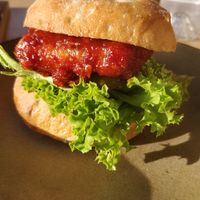 Vegan chicken burger at Vondel in Devonport