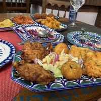 Fabulous tray with Dahl, Meatballs, Chili, Pumpkin Curry, Salad and a mix of fried goods  at El Piano in Granada