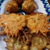 Surtido de frituras :
Falafels, bolitas de maíz, zanahorias, cebollas at El Piano in Granada