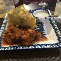 Plato combinado de tortilla y albondigas  at El Piano in Granada