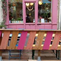 Street view at Birdie num num in Paris