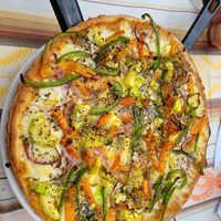 Vegetarian pizza at Oraibi in Otavalo
