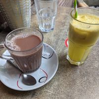 Hot chocolate and detox juice at Biofoodies Cafe in Toulouse