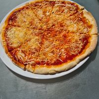 Pizza margeritta at Surf Beach Bar in Sennen